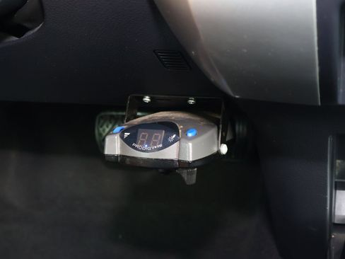 Used 2017 Nissan Titan SV image 23