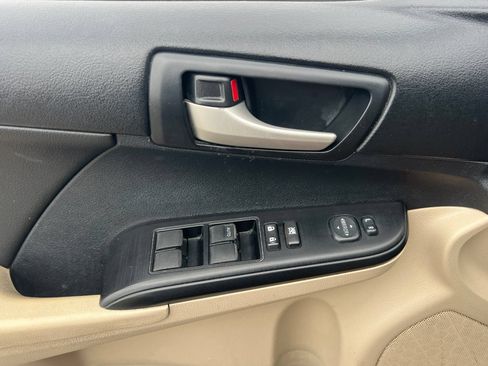 Used 2013 Toyota Camry LE FWD image 11