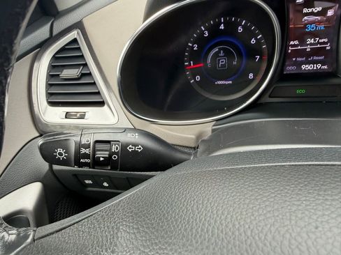 Used 2013 Hyundai Santa Fe Sport w/ Technology Pkg FWD image 16