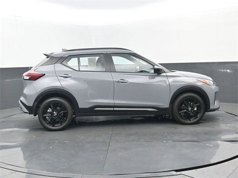 Used 2024 Nissan Kicks SR w/ SR Premium Package image 2