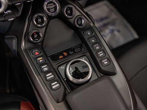 Used 2023 Aston Martin V8 Vantage Coupe RWD image 28