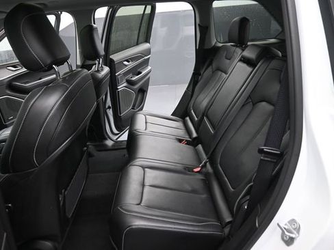 Used 2022 Jeep Grand Cherokee Limited AWD/4WD image 13