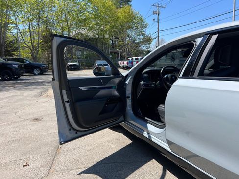 Used 2023 BMW 760i xDrive AWD/4WD image 15
