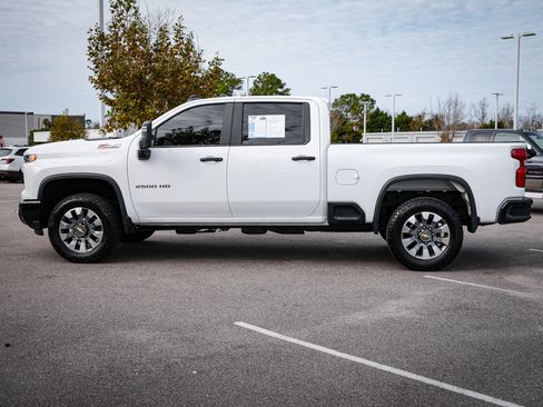 Used 2025 Chevrolet Silverado 2500 Custom w/ Custom Value Package image 7