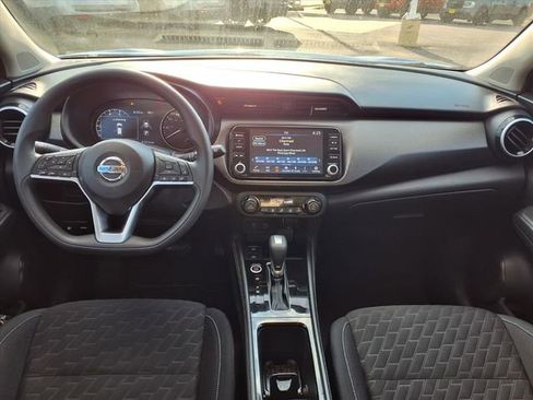 Used 2021 Nissan Kicks SV image 4