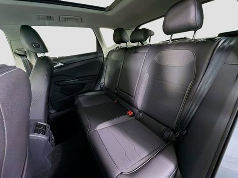 New 2026 Volkswagen Taos SE FWD image 22