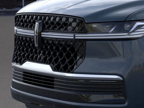 New 2025 Lincoln Navigator L Reserve w/ Jet Appearance Package image 17