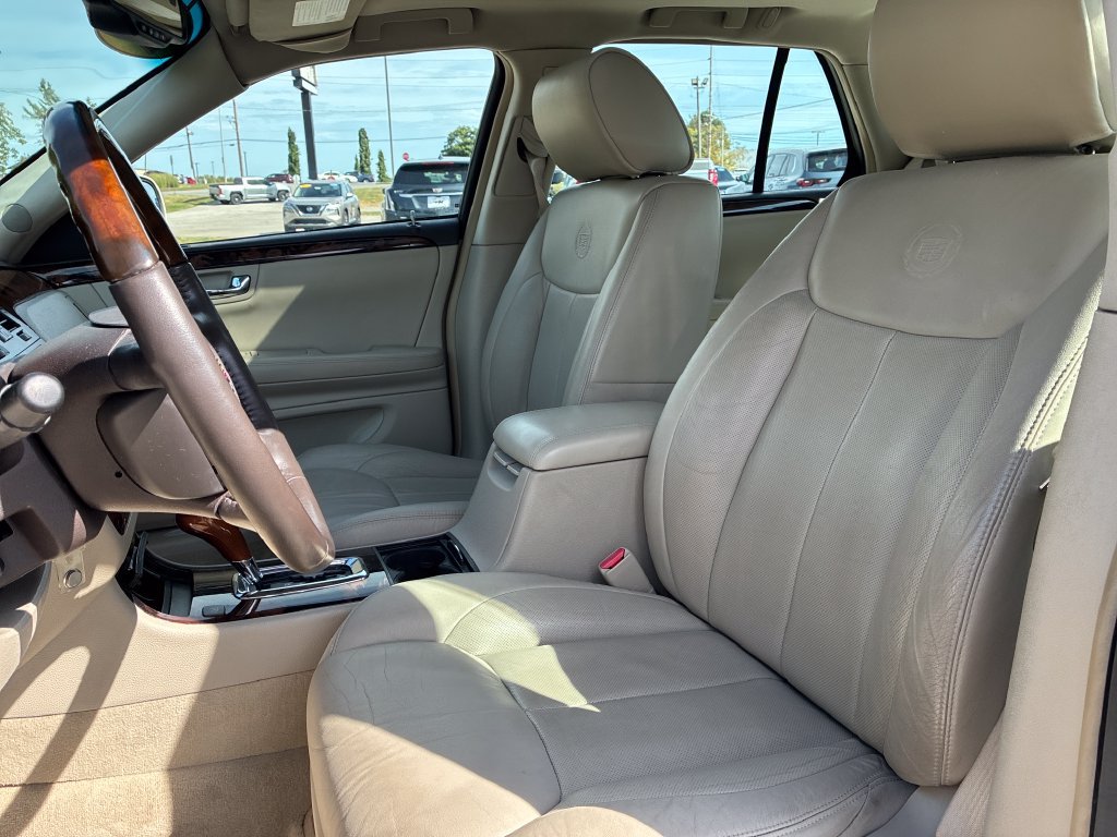 Used 2011 Cadillac DTS Luxury FWD image 12