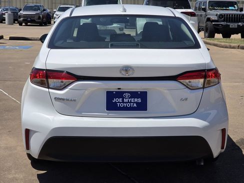 Used 2025 Toyota Corolla LE FWD image 8