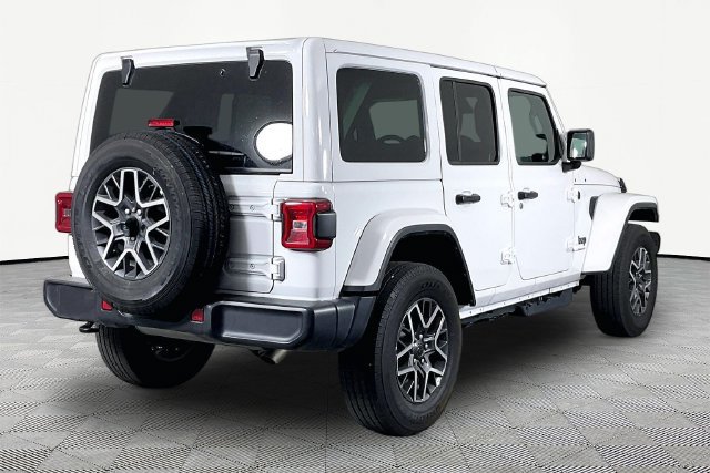 Used 2026 Jeep Wrangler Unlimited Sahara AWD/4WD image 6