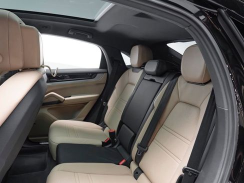 Used 2024 Porsche Cayenne Coupe image 43