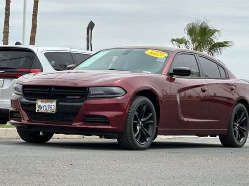 Certified 2017 Dodge Charger SE w/ Blacktop Package RWD image 8
