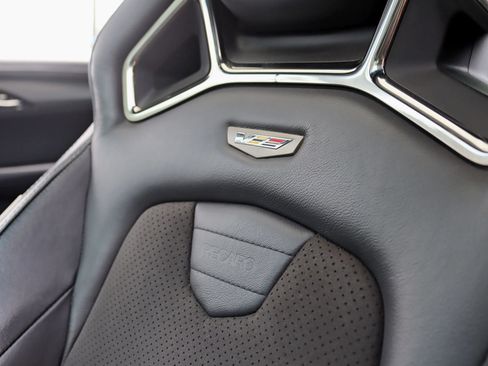 Used 2017 Cadillac ATS V w/ Luxury Package RWD image 32
