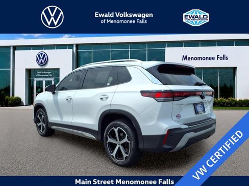 Certified 2025 Volkswagen Tiguan SE w/ Panoramic Sunroof Package AWD/4WD image 5