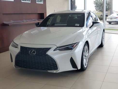 Used 2024 Lexus IS 300 w/ Comfort Package RWD image 4