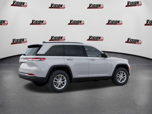 New 2025 Jeep Grand Cherokee Laredo w/ Luxury Tech Group I AWD/4WD image 4