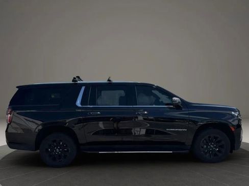 Used 2023 Chevrolet Suburban Premier AWD/4WD image 5