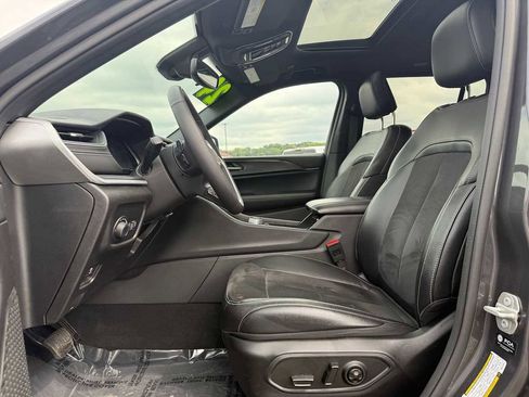 Used 2024 Jeep Grand Cherokee Altitude image 17