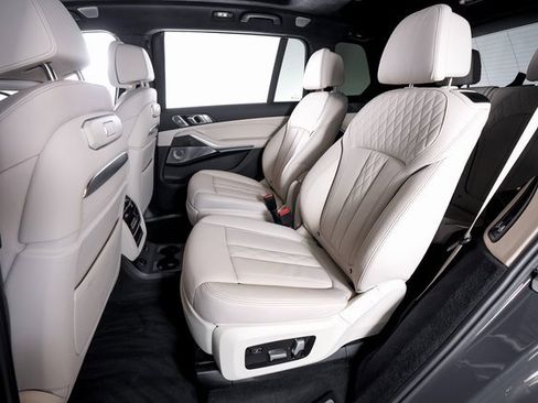 Used 2024 BMW X7 M60i w/ Executive Package image 25