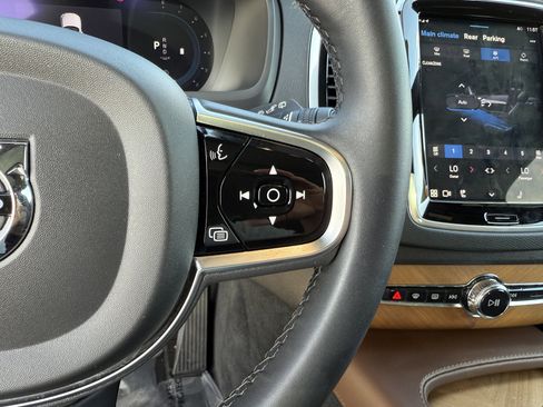 Used 2024 Volvo XC90 B5 Plus image 23