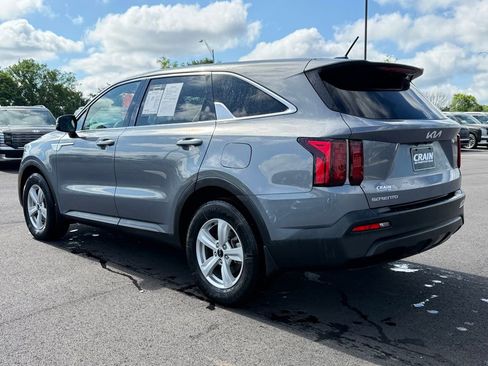 Used 2023 Kia Sorento LX FWD image 7