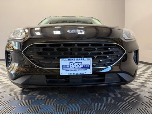 Used 2022 Ford Escape SE w/ SE Sport Appearance Package AWD/4WD image 3