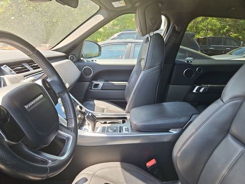 Used 2018 Land Rover Range Rover Sport SE image 10