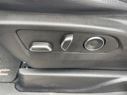 Used 2024 GMC Yukon XL Denali image 9