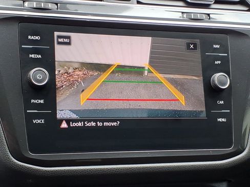 Used 2018 Volkswagen Tiguan SEL image 16