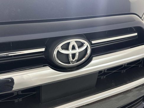 Used 2022 Toyota 4Runner Limited image 12
