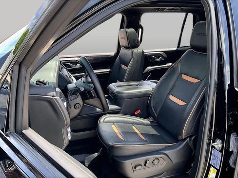 Used 2024 GMC Yukon AT4 w/ AT4 Premium Package AWD/4WD image 8