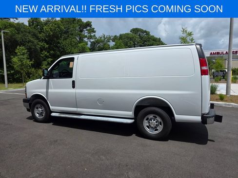 Used 2025 Chevrolet Express 2500 w/ Driver Convenience Package RWD image 4