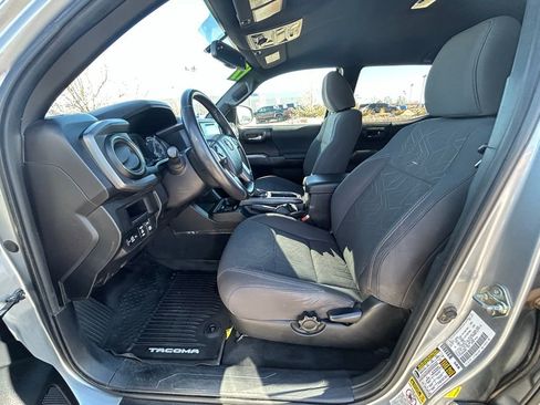 Used 2017 Toyota Tacoma TRD Off-Road w/ Tow Package (A/T) image 13