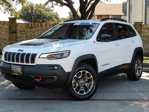 Used 2022 Jeep Cherokee Trailhawk w/ Premium Leather Package image 11
