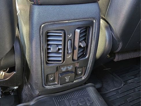 Used 2017 Jeep Grand Cherokee Trailhawk w/ Trailhawk Luxury Group image 18