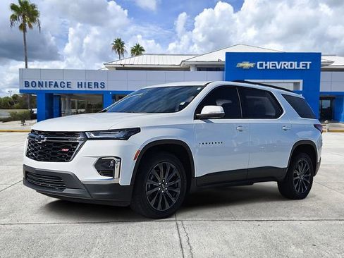 Used 2023 Chevrolet Traverse RS image 2