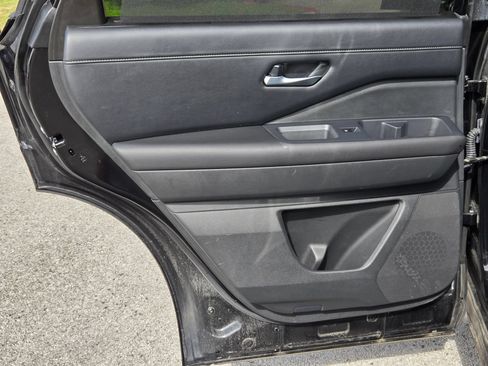 Used 2025 Nissan Pathfinder SL AWD/4WD image 15
