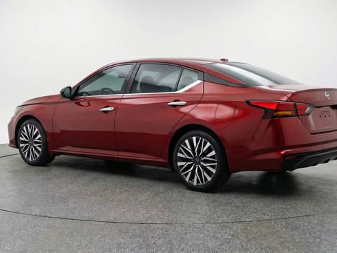 Used 2025 Nissan Altima 2.5 SV image 6