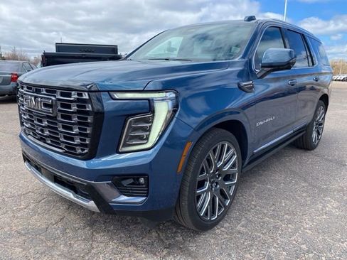 Used 2025 GMC Yukon Denali Ultimate w/ LPO, Floor Liner Package image 11