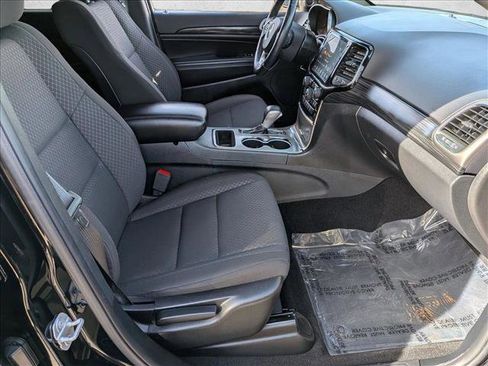 Used 2019 Jeep Grand Cherokee Laredo w/ 18" Wheel & 8.4" Radio Group image 18