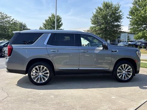 Used 2021 GMC Yukon Denali w/ Denali Premium Package AWD/4WD image 2