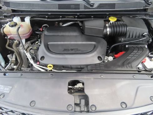 Used 2021 Chrysler Pacifica Touring AWD/4WD image 12