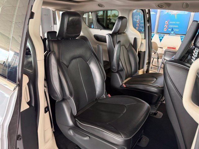 Used 2018 Chrysler Pacifica Limited w/ Advanced Safetytec Group FWD image 25