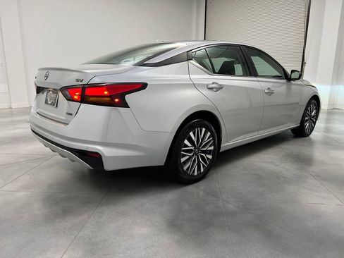 Used 2024 Nissan Altima 2.5 SV AWD/4WD image 9
