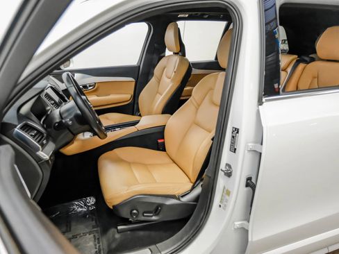 Used 2017 Volvo XC90 T6 Momentum w/ Vision Package image 25
