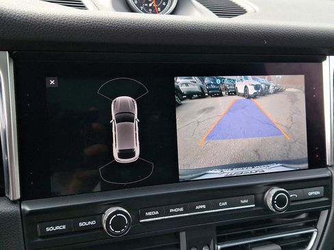 Used 2020 Porsche Macan image 20