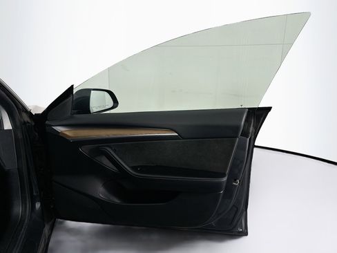 Used 2023 Tesla Model 3 Standard Range image 32