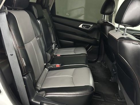 Used 2020 Nissan Pathfinder SL image 37