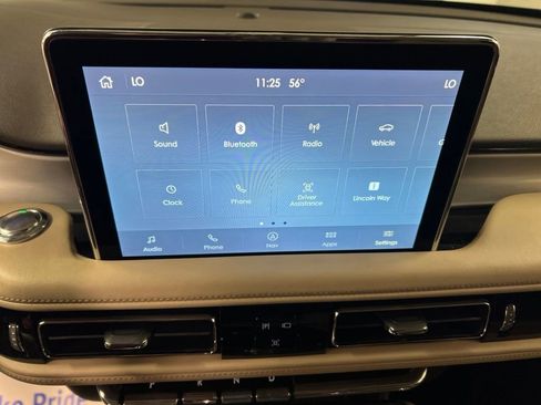 Used 2023 Lincoln Aviator AWD w/ Premium Package image 9