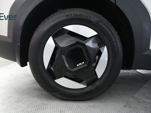 Used 2026 Kia EV9 Light RWD image 22